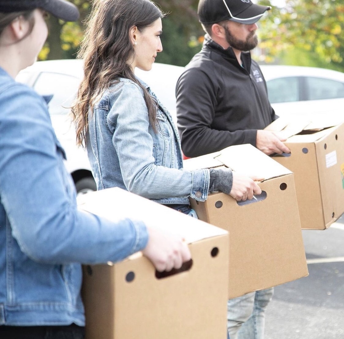 Volunteers carrying boxes.