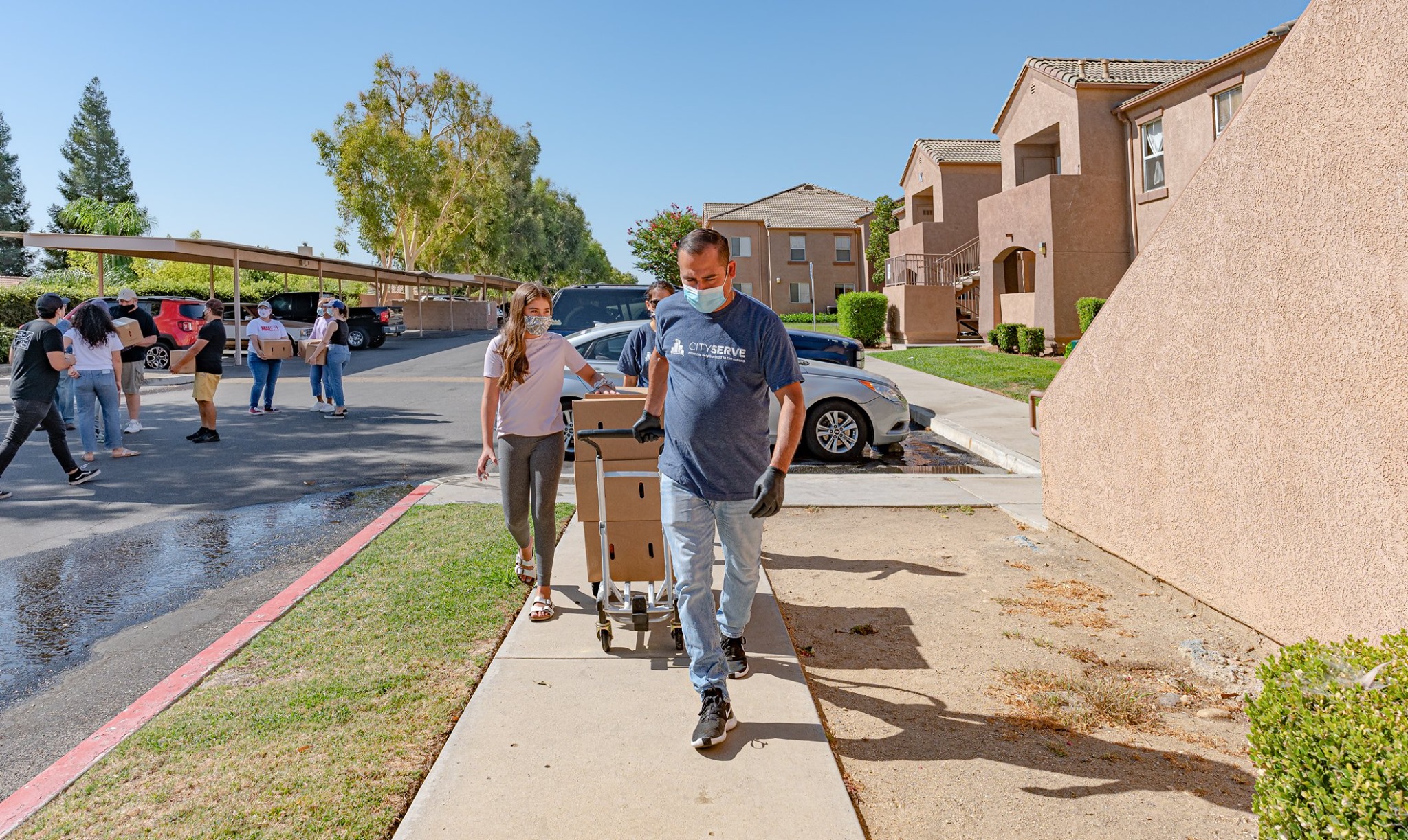 church members from Canyon Hills Assemby of God deliver food boxes to apartments across the street from the church_photcred_Wayne Wong