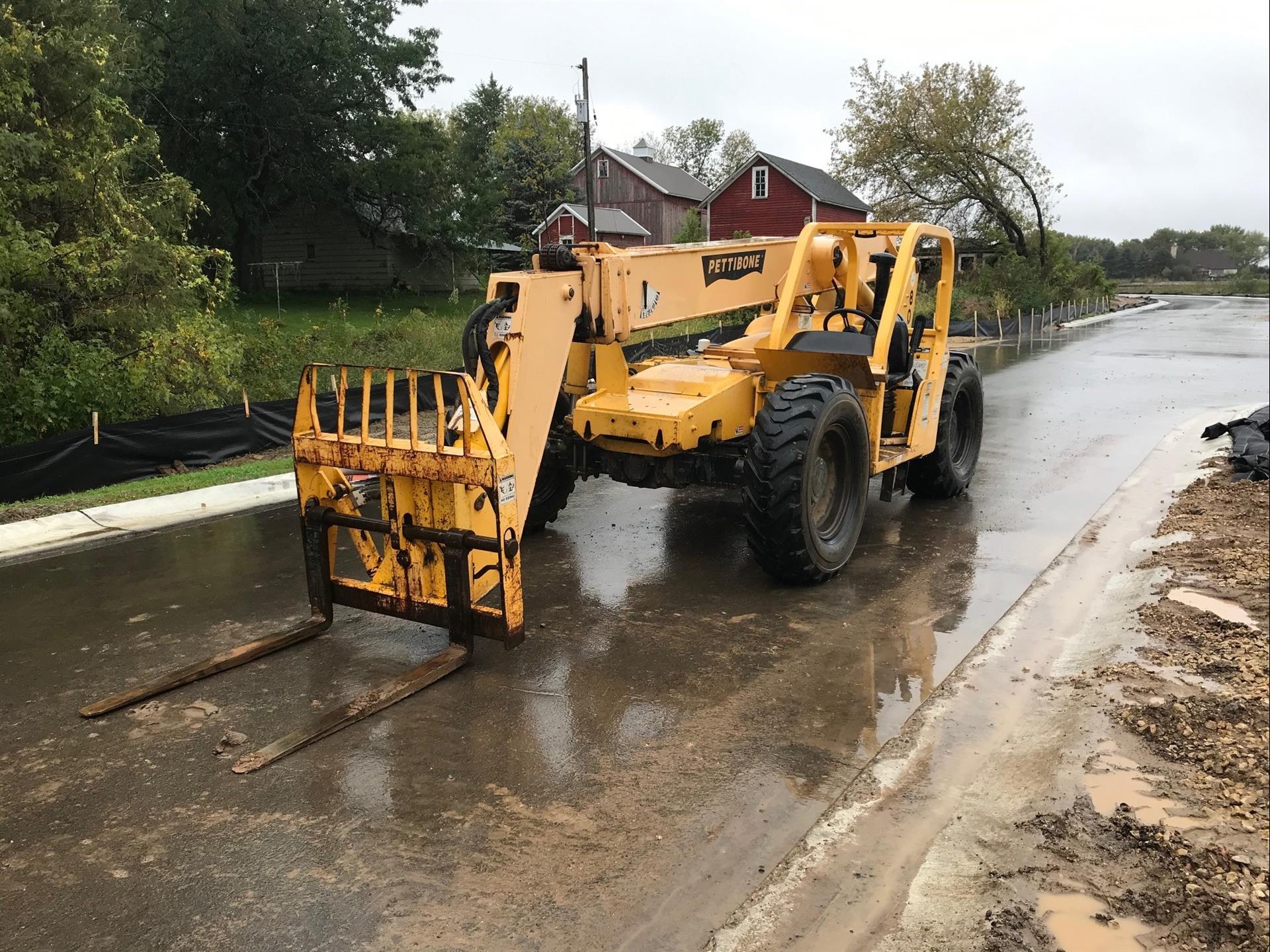 2005 Pettibone 8044 | Builders Equipment Company