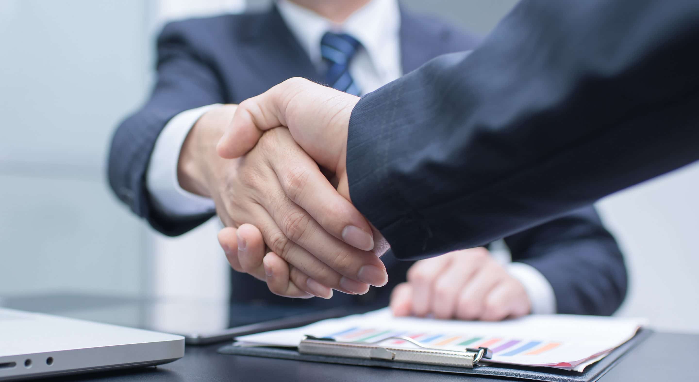 Business,Handshake,And,Business,People.,Panoramic,Banner